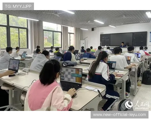 赛事创新：采用虚拟仿真技术模拟比赛场景，虚拟仿真赛道竞赛