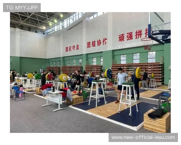 举重学院加强训练计划个性化与数据化管理，举重运动员体能训练理论与实践